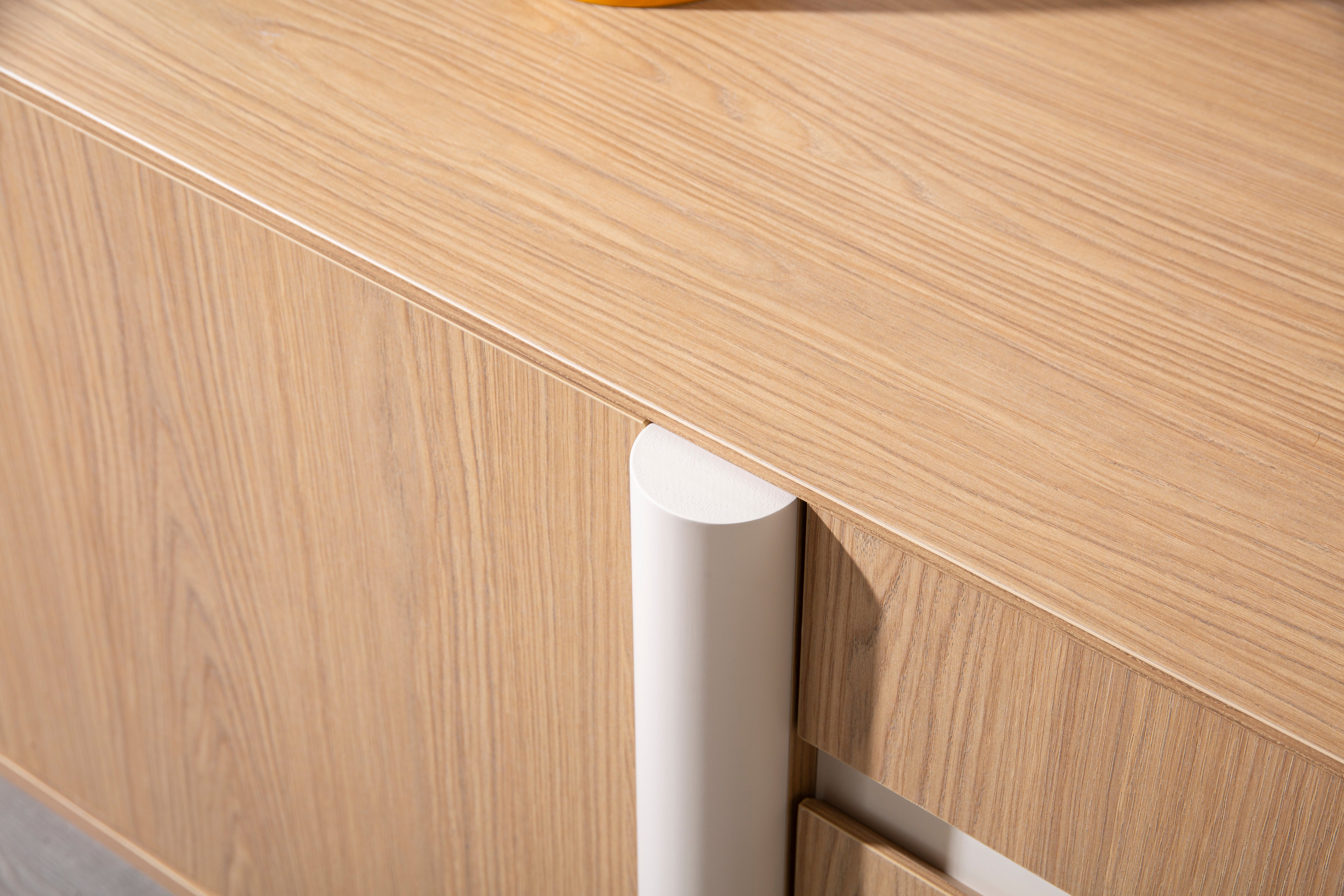 Icon Sideboard mit Wandpanel