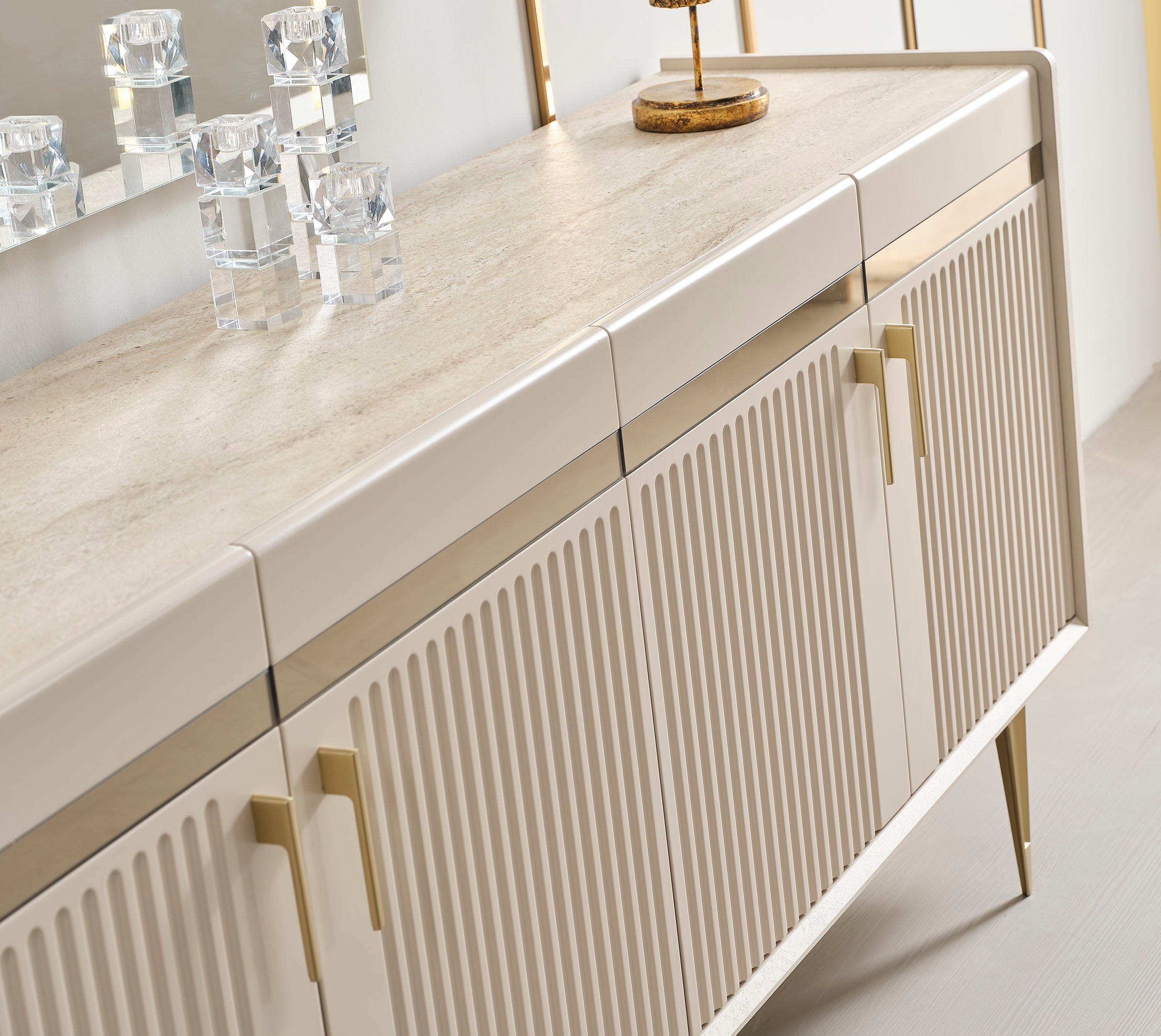Tesla Sideboard mit Spiegel