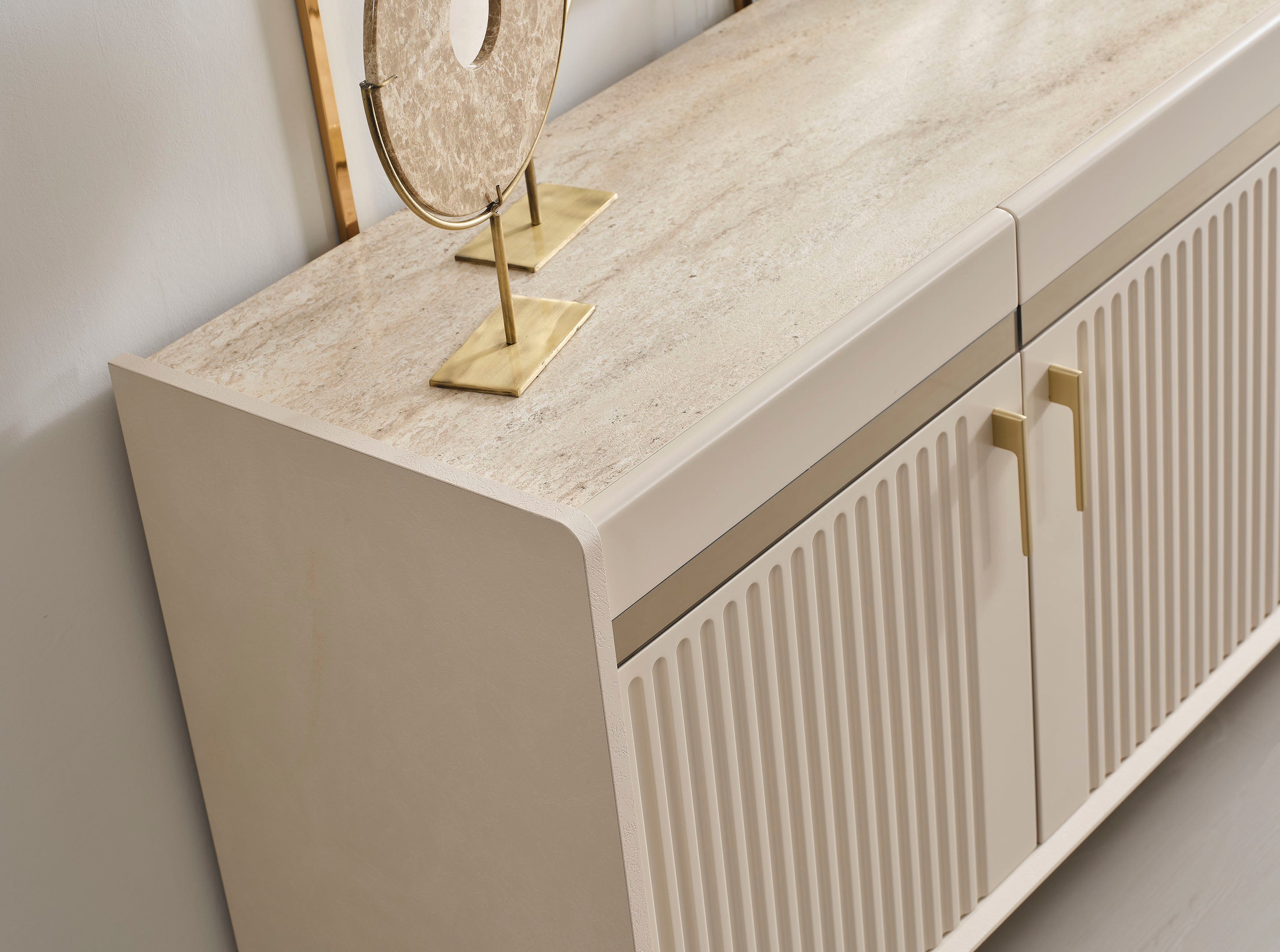Tesla Sideboard mit Spiegel